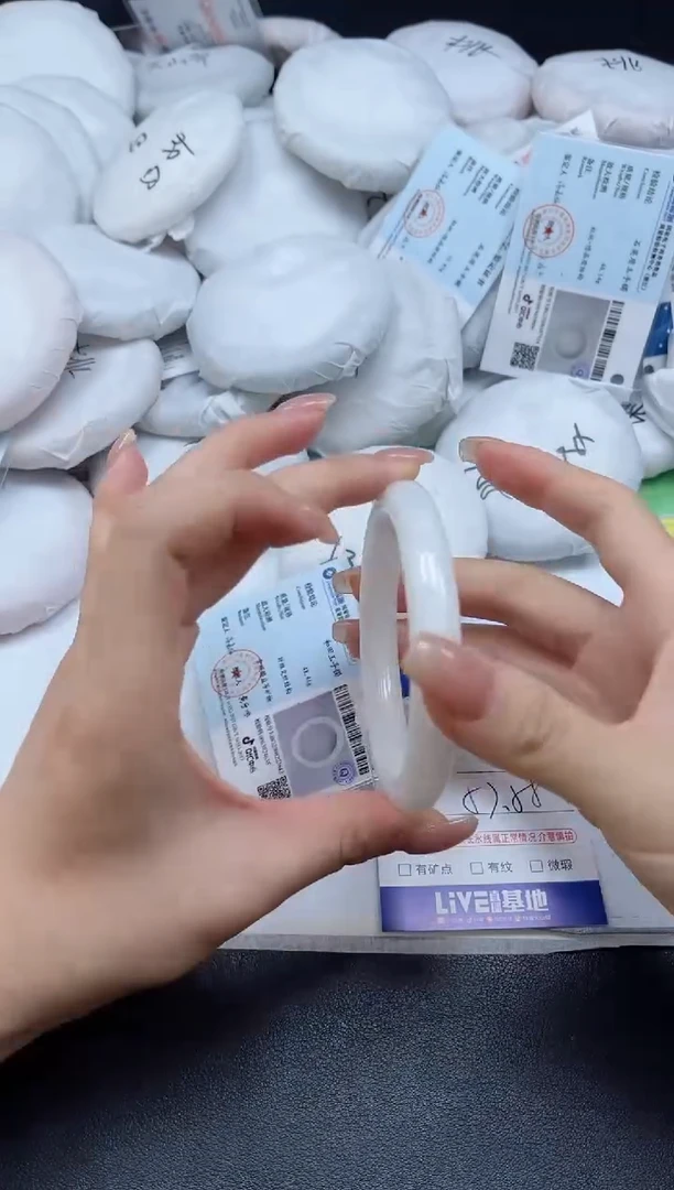 未镶嵌手镯石英质玉093-5758