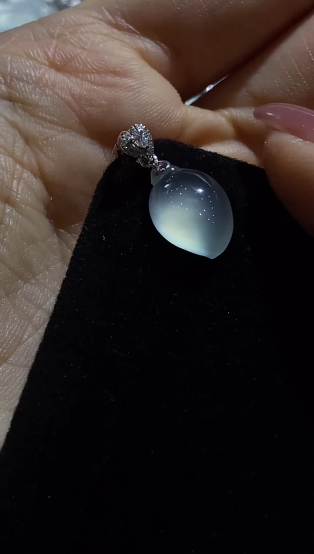 颈饰18K金镶嵌翡翠收到货48小时鉴赏期（超时不退不换）