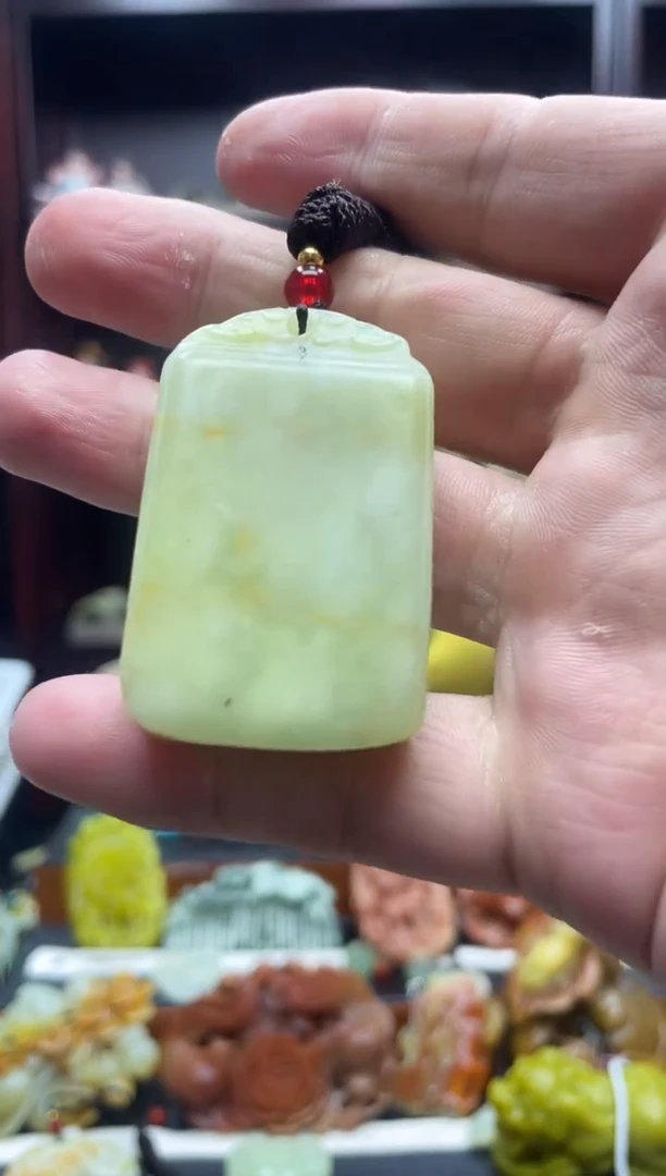 岫玉未镶嵌吊坠·