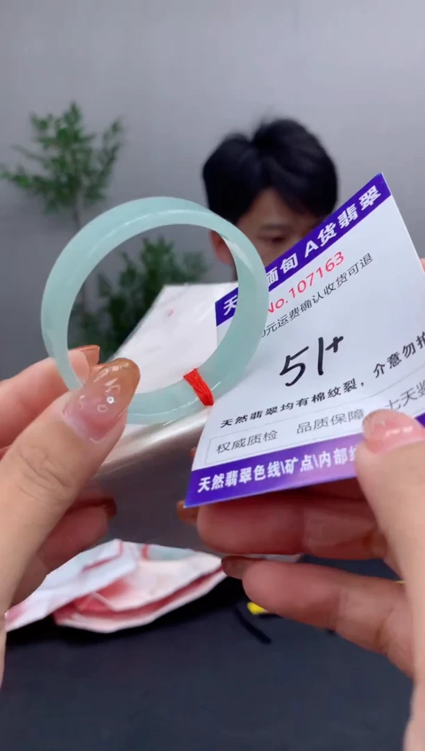 未镶嵌手镯翡翠有纹，完美者勿拍