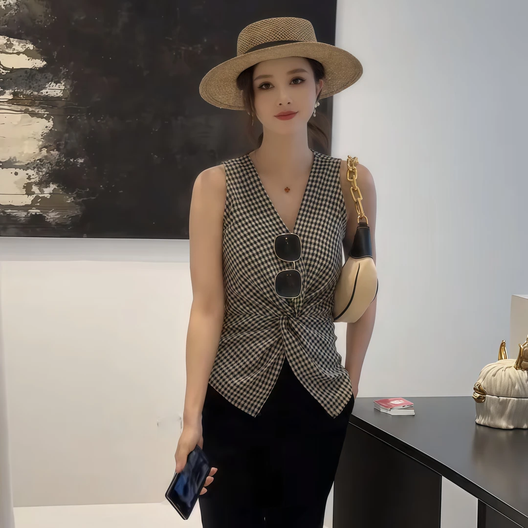 薄款老钱风亲肤黑白格子马甲女夏季新款高端洋气扭结设计感背心