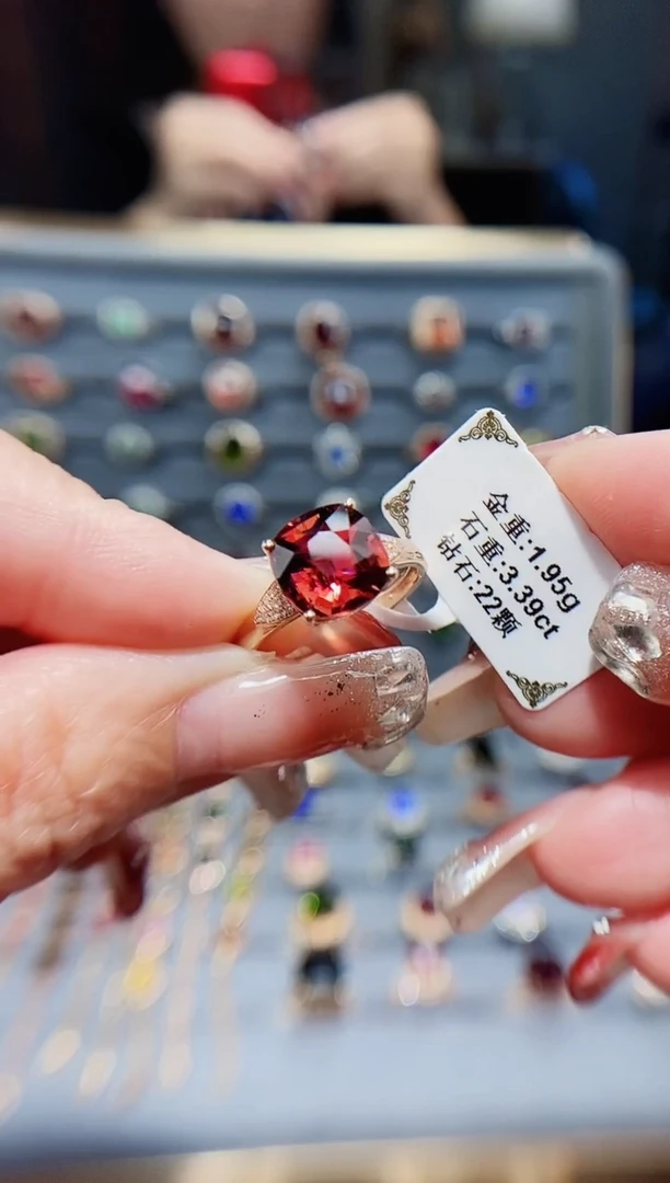 18K金镶嵌戒指碧玺3.39.