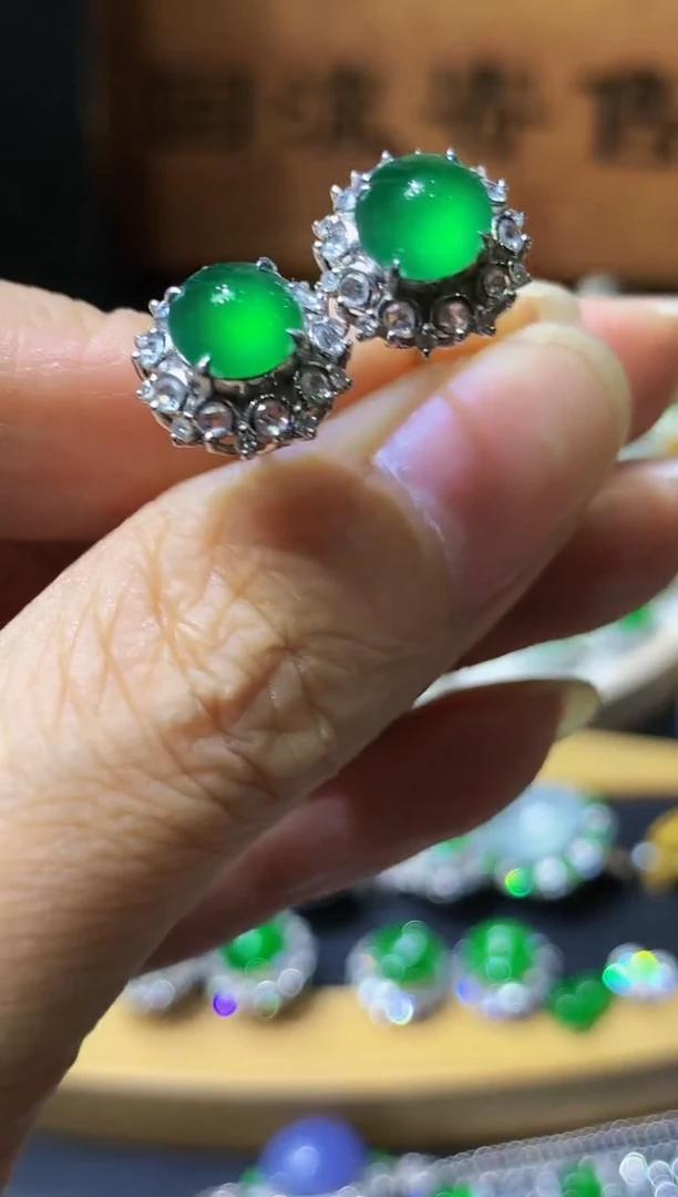 18K金镶嵌定制翡翠团购