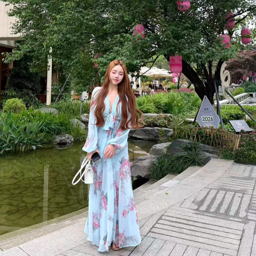 思思家【出逃的花仙子】夏季收腰v领系带浅蓝色A版泡泡袖花仙子长裙