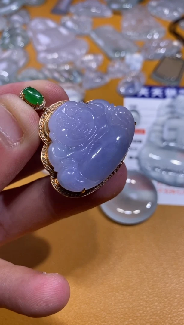 吊坠(不含链)18K金镶嵌翡翠佛公7980   37.3  35.5  9.3