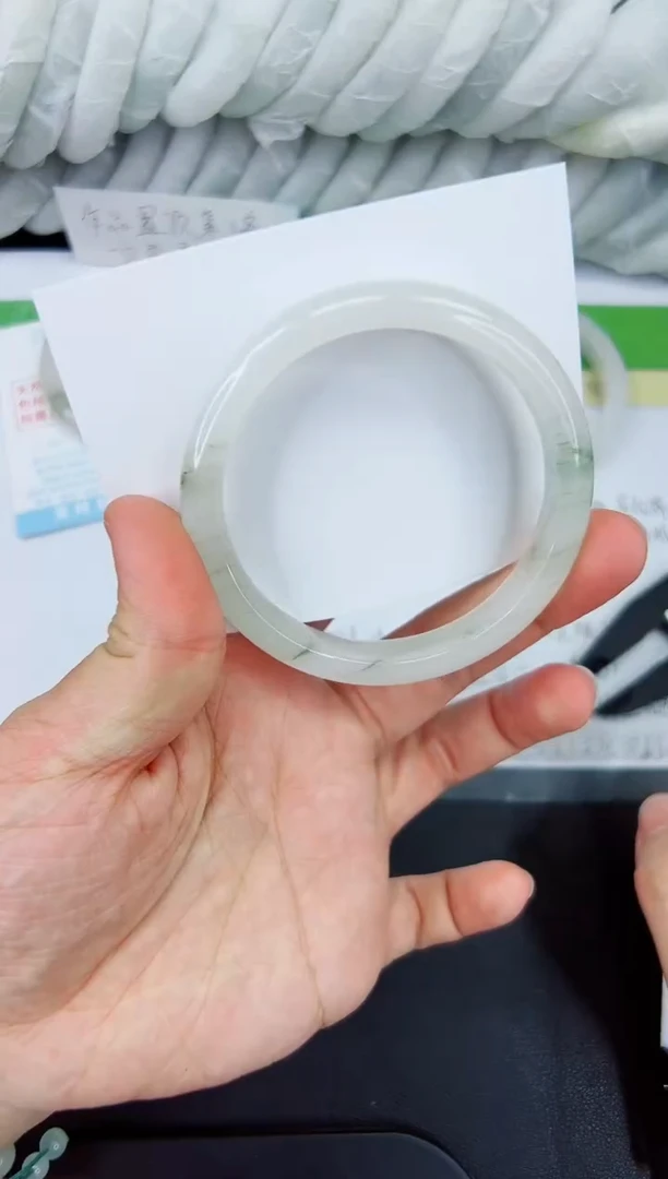 【闪购商品】石英质玉手镯未镶嵌268-59