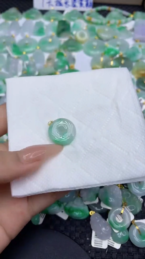 翡翠18K金镶嵌颈饰1111111111