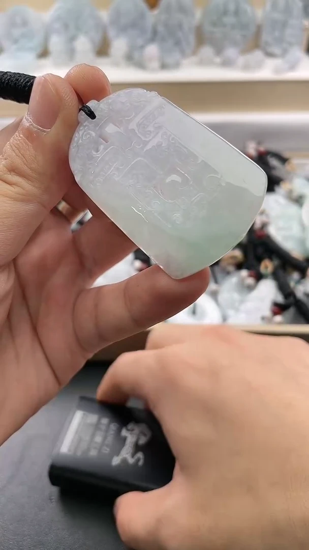 翡翠未镶嵌颈饰..../7/19/ 240