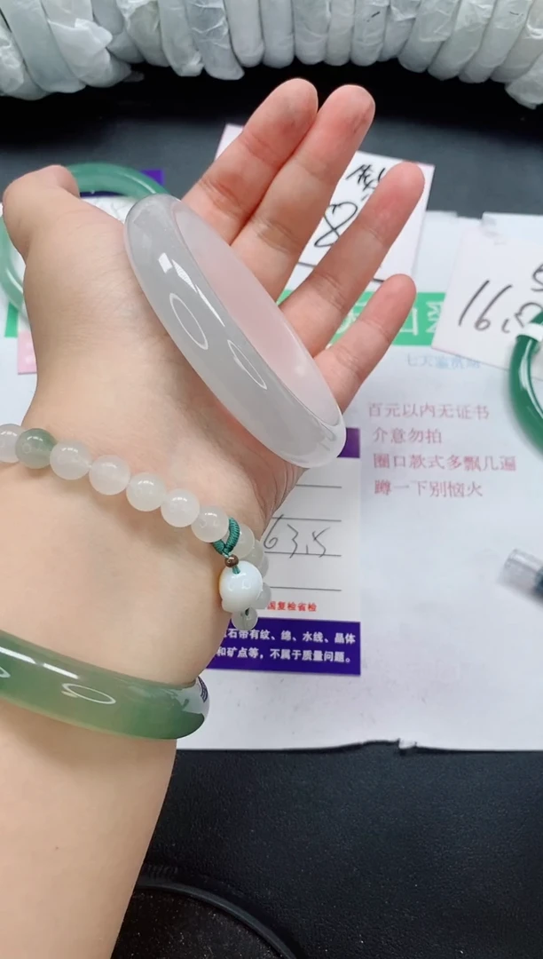 未镶嵌手镯石英质玉106/63-64