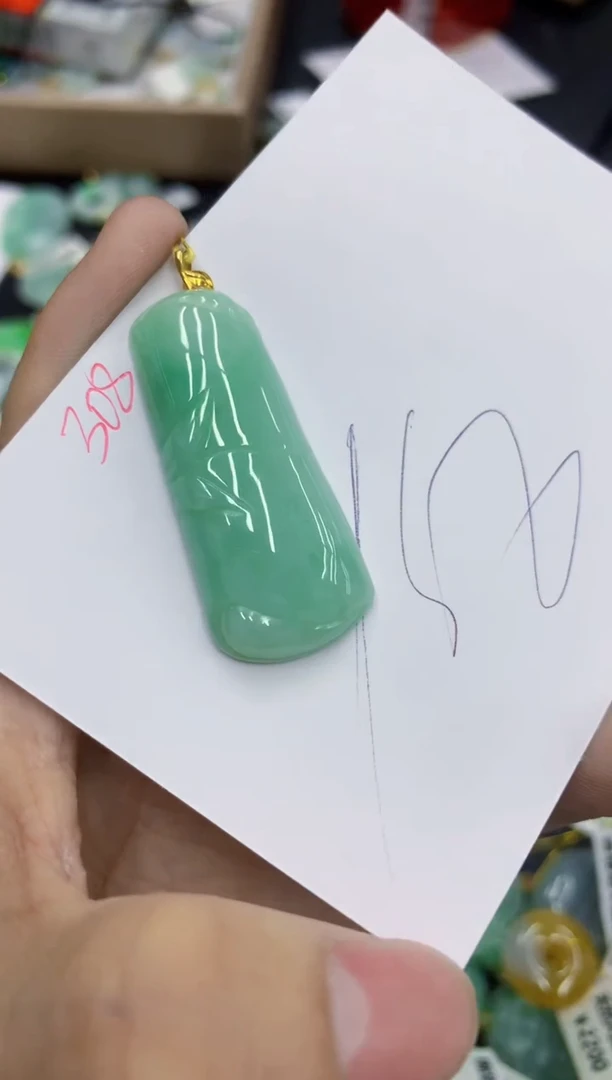 翡翠18K金镶嵌颈饰1111111111111111111111