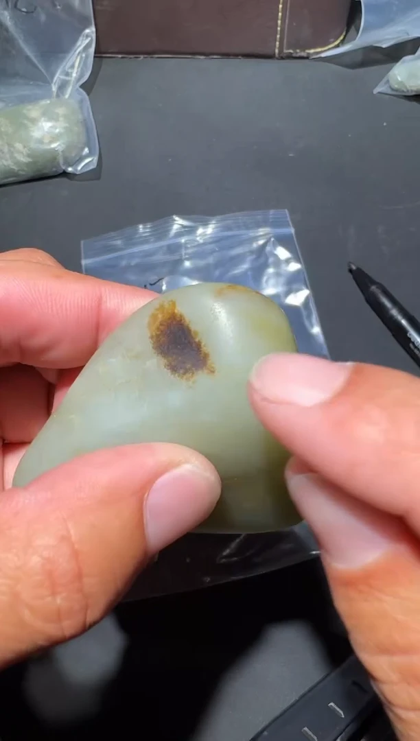 未镶嵌和田玉（糖玉）车挂和田玉