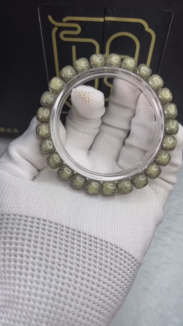 手串星月菩提小驼包9x8.c546