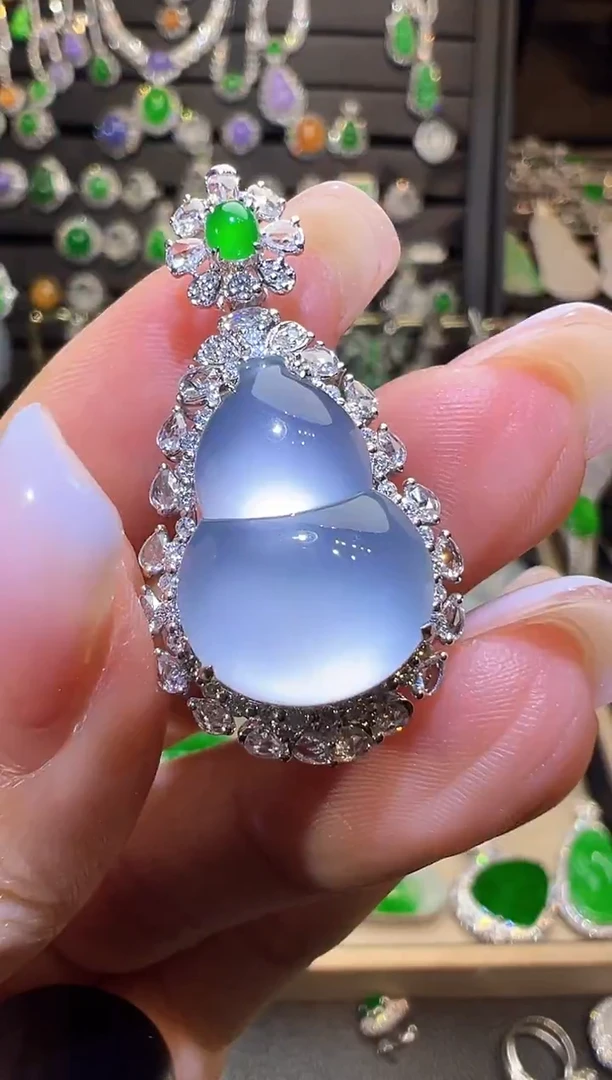 吊坠(不含链)18K金镶嵌翡翠葫芦