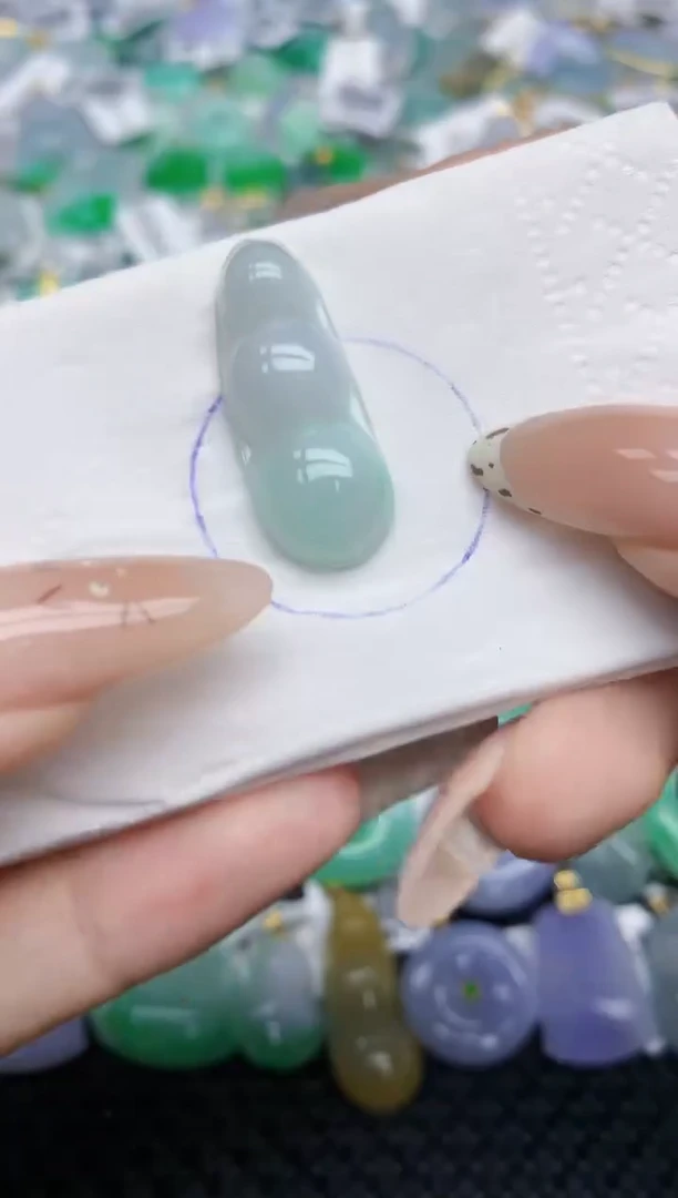 翡翠未镶嵌颈饰   天然翡翠A货