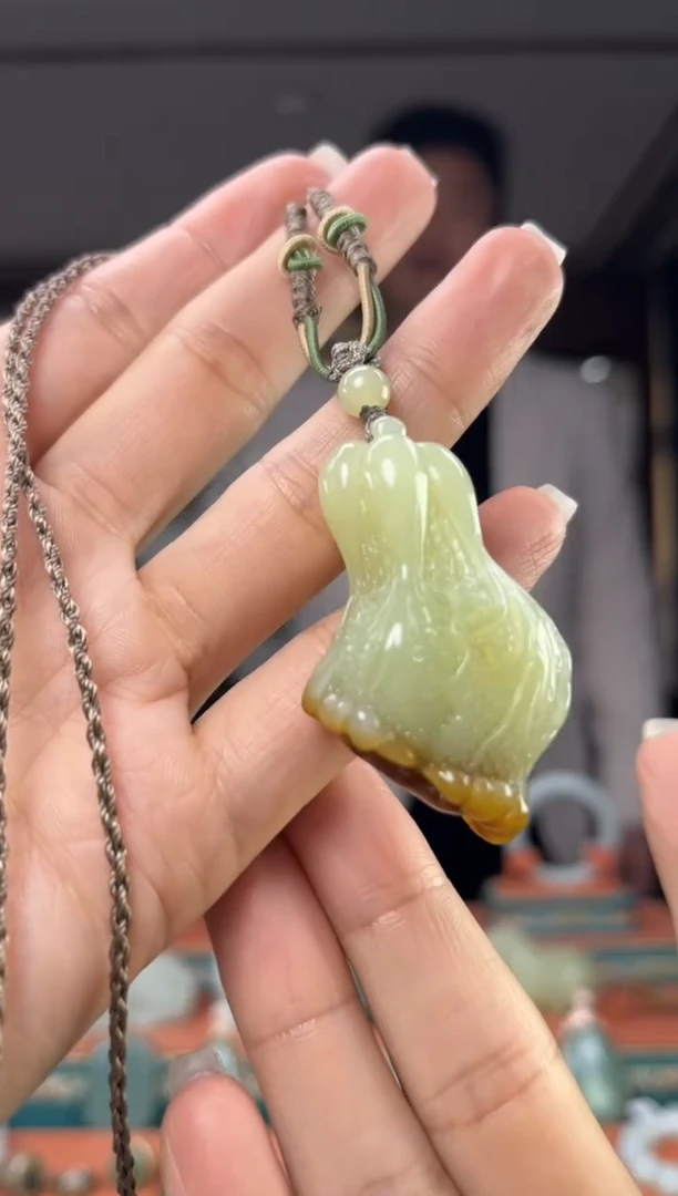 颈饰未镶嵌和田玉佩佩