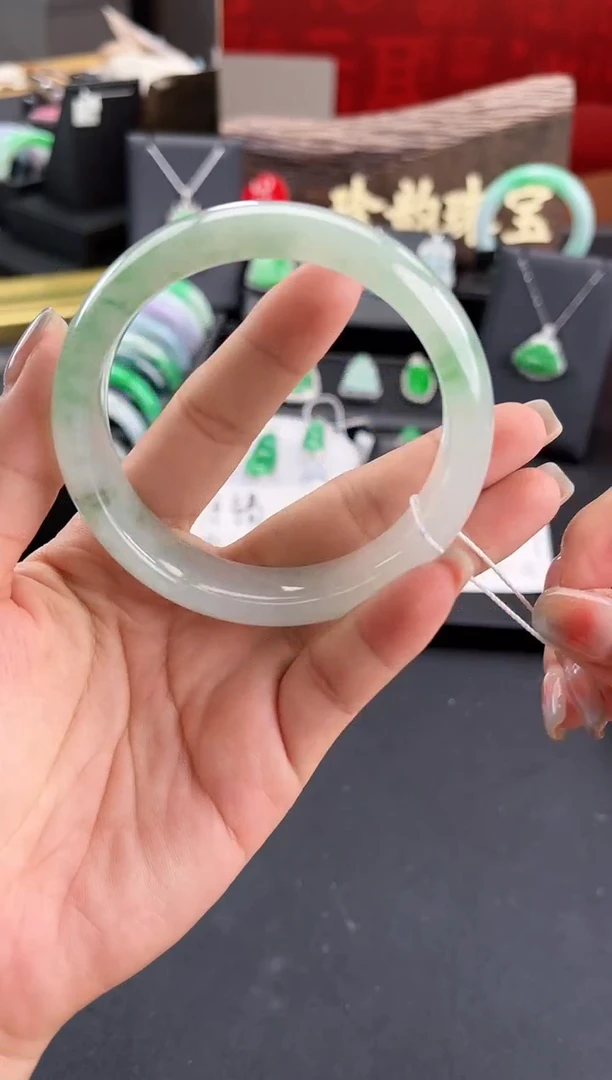 翡翠手镯未镶嵌手镯