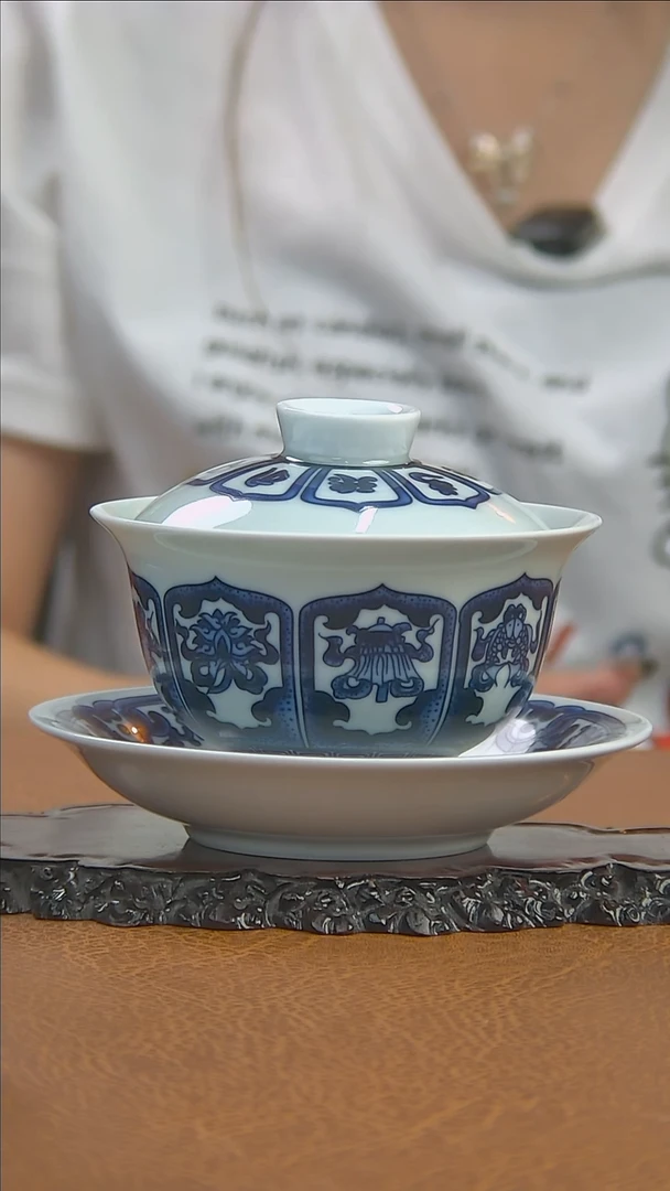 景德镇青花八宝三才盖碗