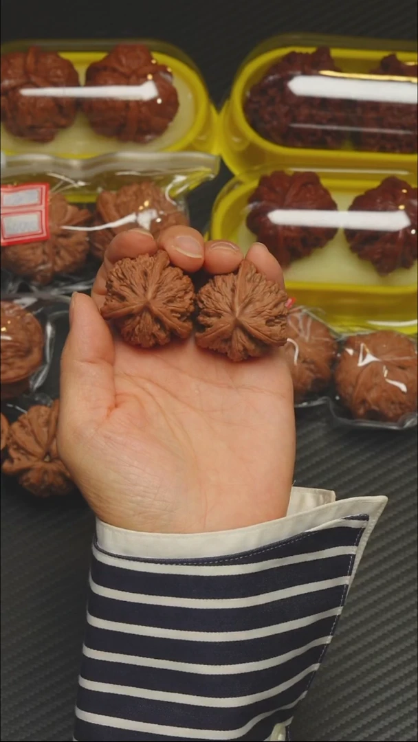 吊坠文玩核桃虎头三棱37