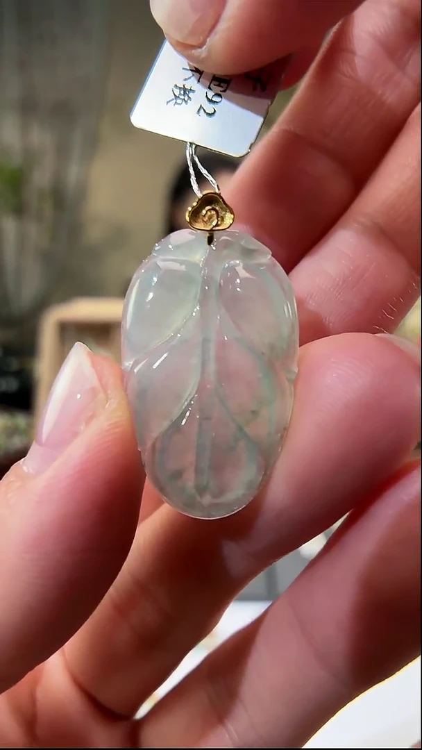 颈饰18K金镶嵌翡翠叶子