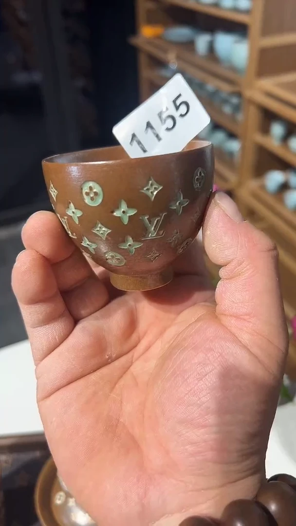 龙泉窑老花鸡心杯微瑕1155