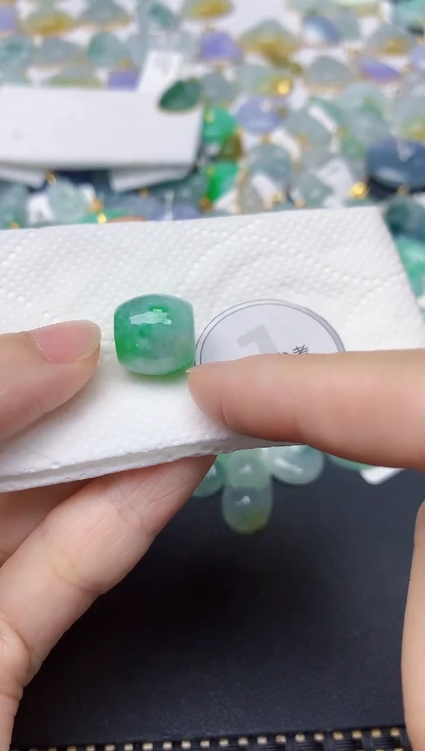 翡翠未镶嵌颈饰天然缅甸A货翡翠