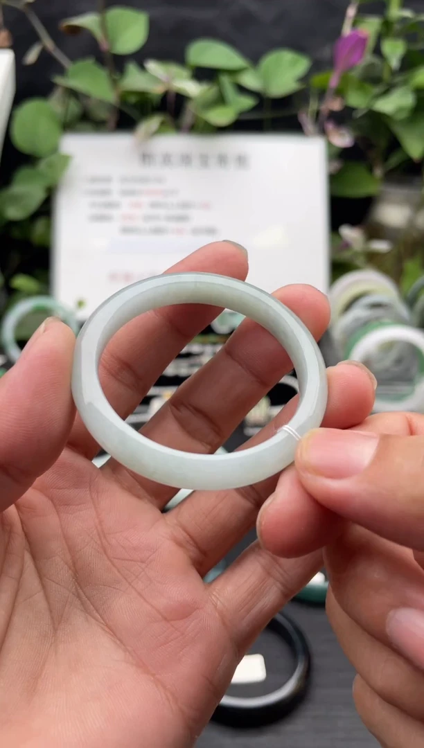 未镶嵌手镯翡翠手镯