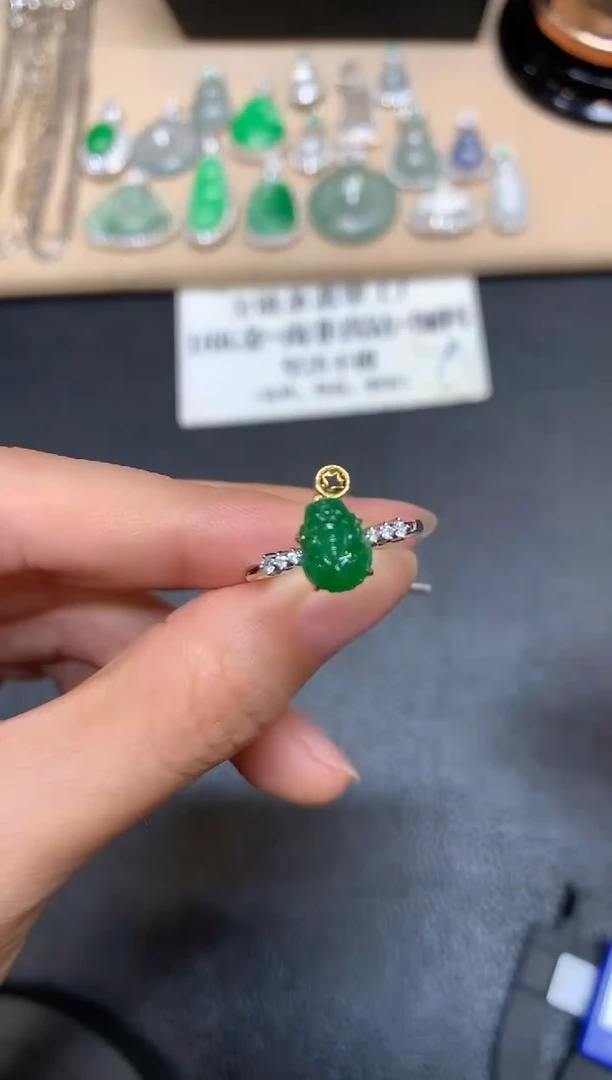 翡翠戒指18K金镶嵌貔貅【无服务费