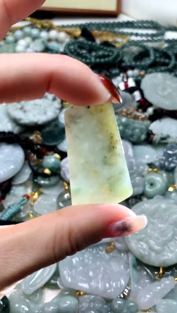 未镶嵌挂件翡翠1