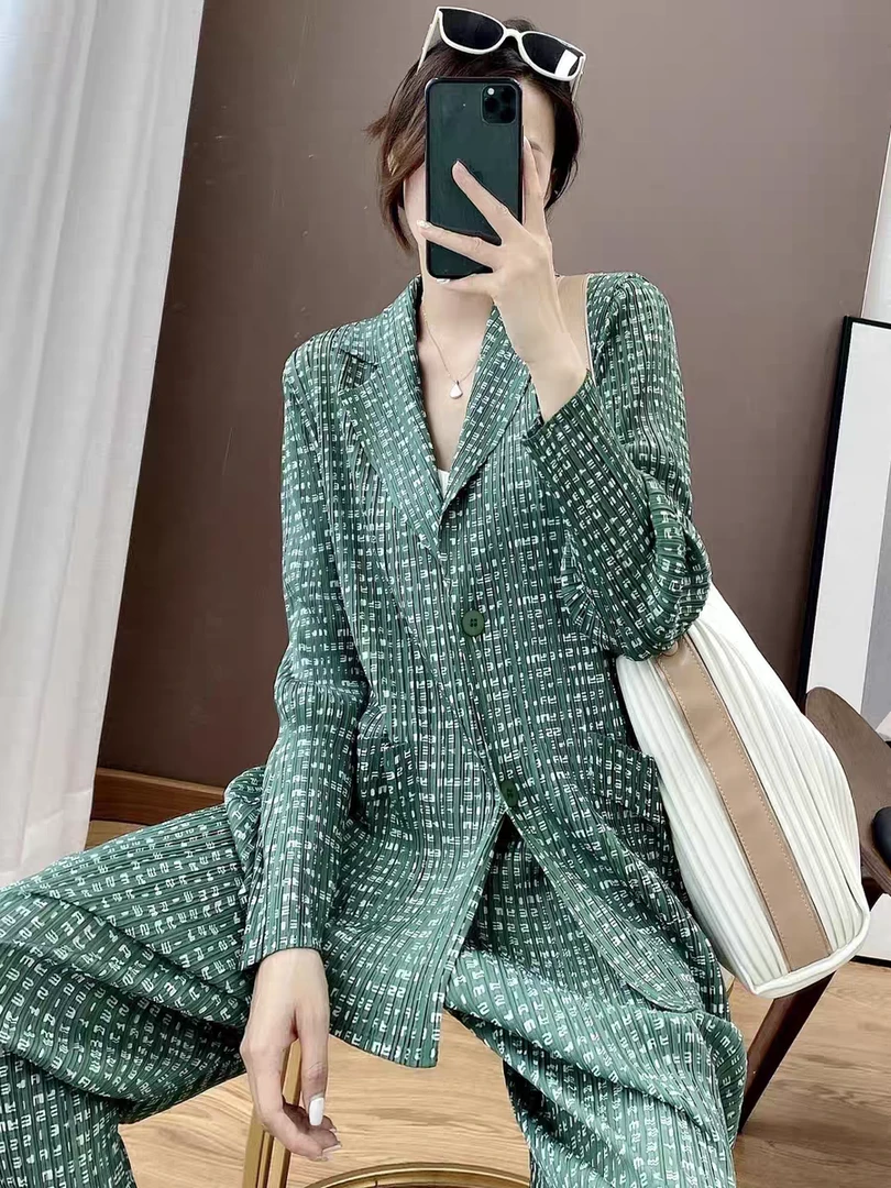 阿琪家春夏褶皱印花me时尚西装套装满印字母显瘦穿搭