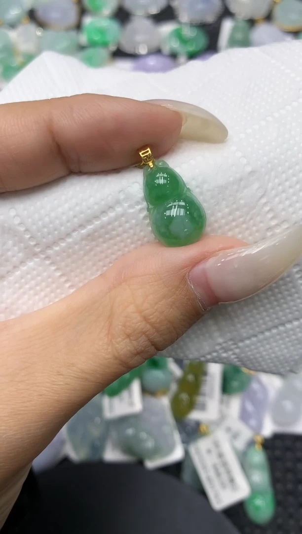 颈饰18K金镶嵌翡翠11111111111