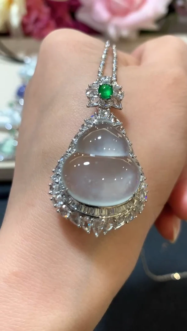 吊坠(不含链)18K金镶嵌翡翠z164 总价65000 定金6000