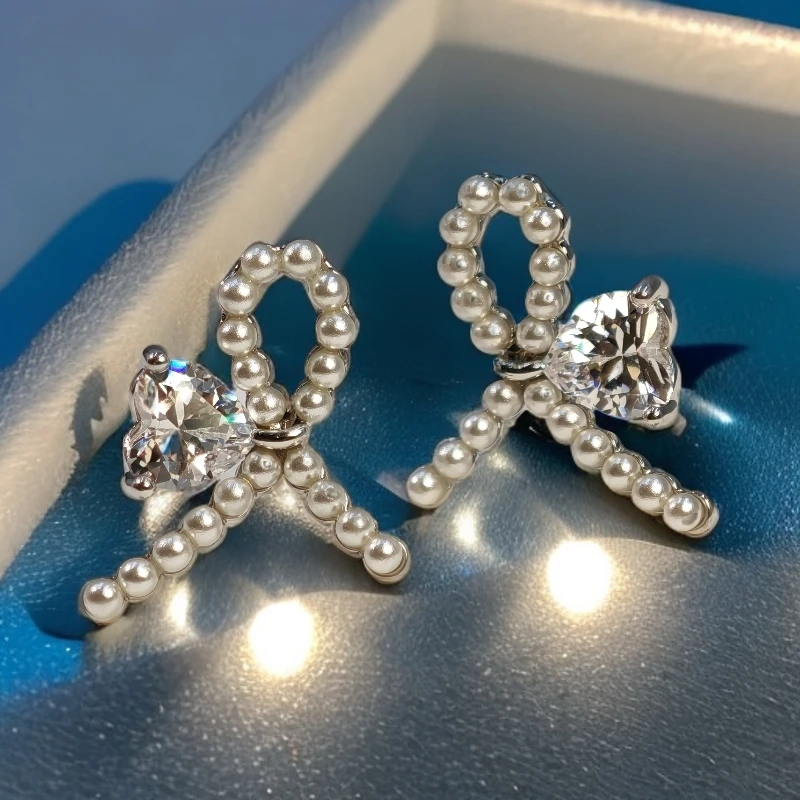 铜合金合成锆石耳饰 经典轻奢银色手工小众耳环精致时尚百搭气质