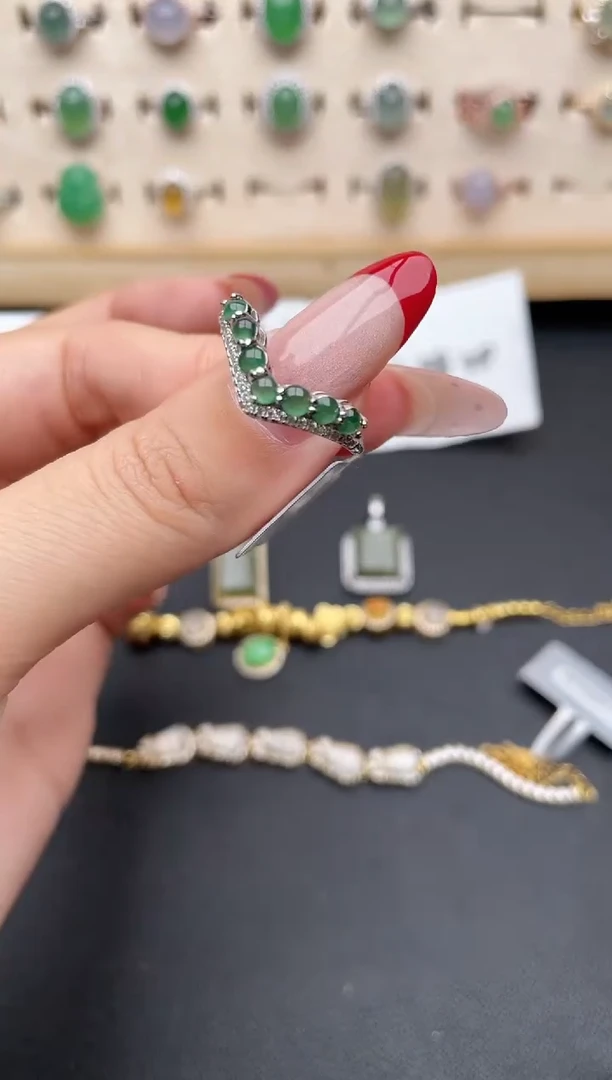 【闪购商品】翡翠戒指银S925镶嵌一物一证一礼盒