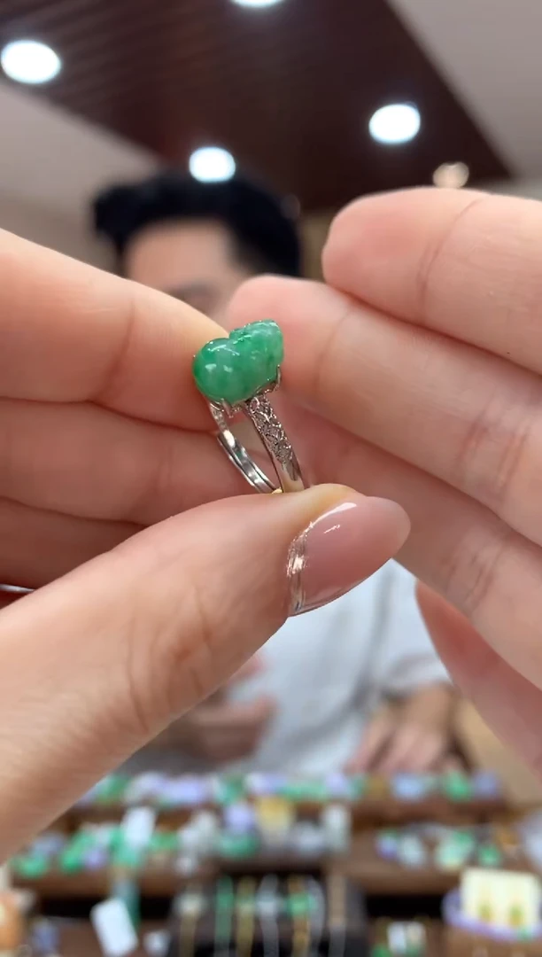 未镶嵌戒指翡翠戒指