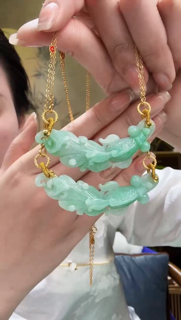 颈饰未镶嵌翡翠多样发其一个