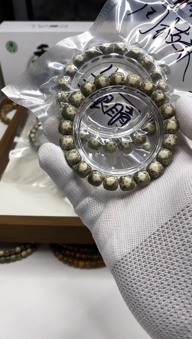 星月菩提手串186 石玉料绿包白 11*10mm