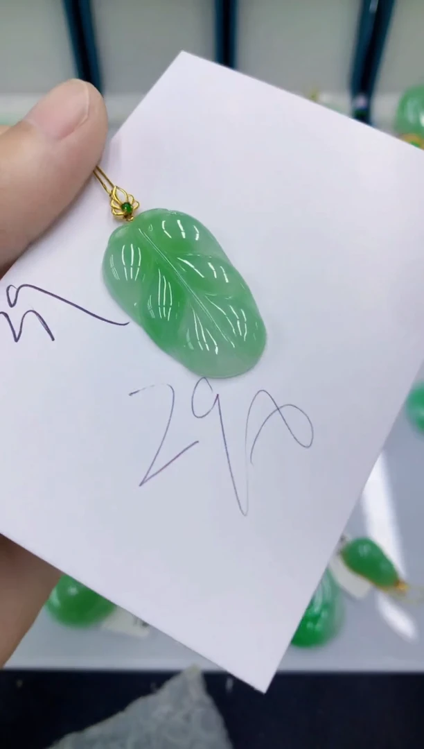 翡翠18K金镶嵌颈饰翡翠