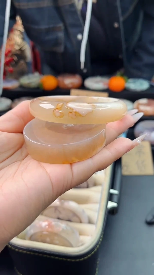 【闪购商品】石英质玉手镯未镶嵌赠送镯心（60圈口