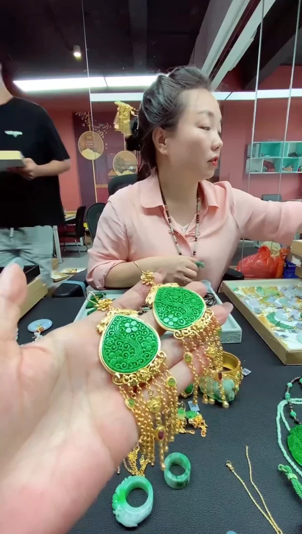 颈饰未镶嵌翡翠翡翠耳饰