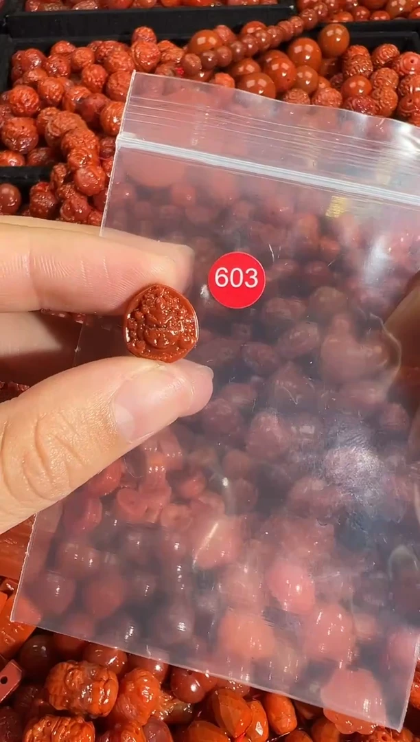 颈饰未镶嵌南红玛瑙1