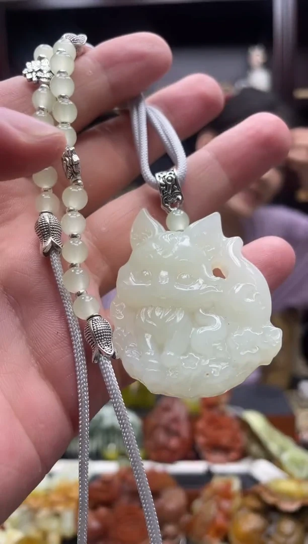 岫玉未镶嵌吊坠·