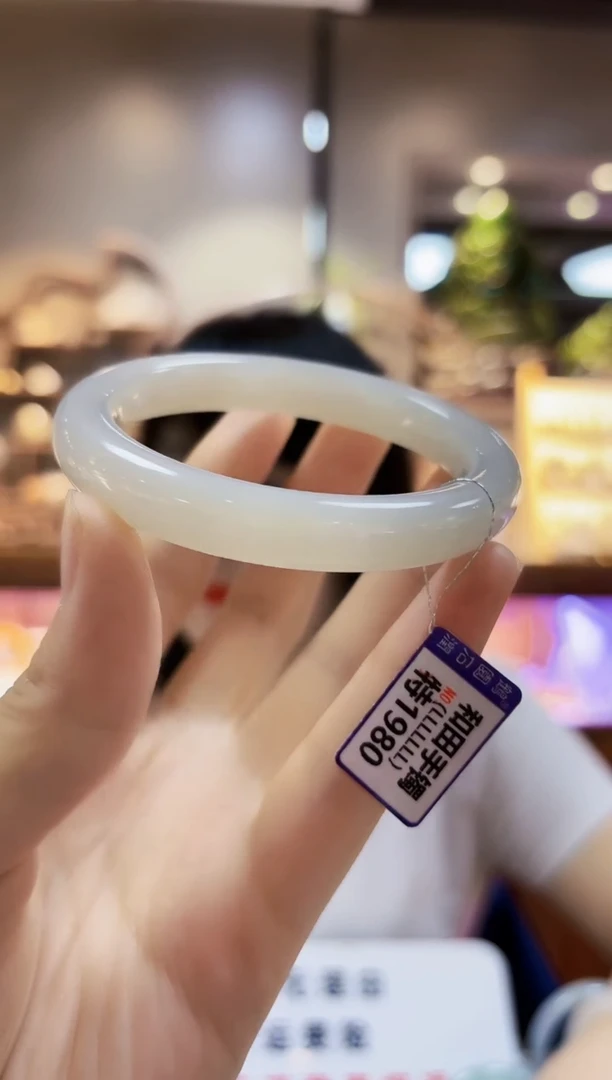 颈饰未镶嵌和田玉57.4手镯