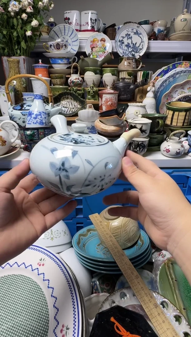 中古瓷器，默认微瑕-041，球型出水口，手绘的，带底款。