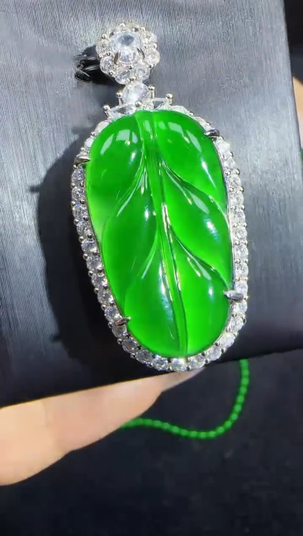 未镶嵌定制翡翠翡翠吊坠94