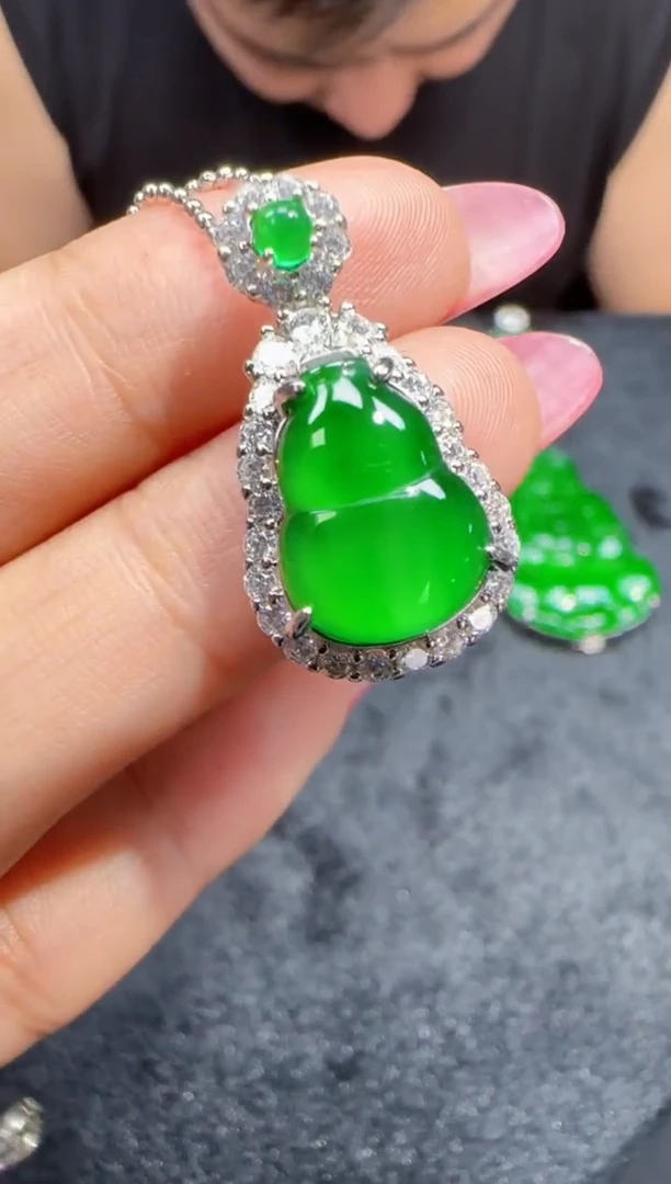 定制翡翠未镶嵌翡翠吊坠22