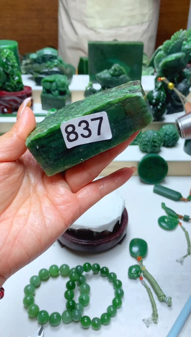 未镶嵌和田玉摆件1