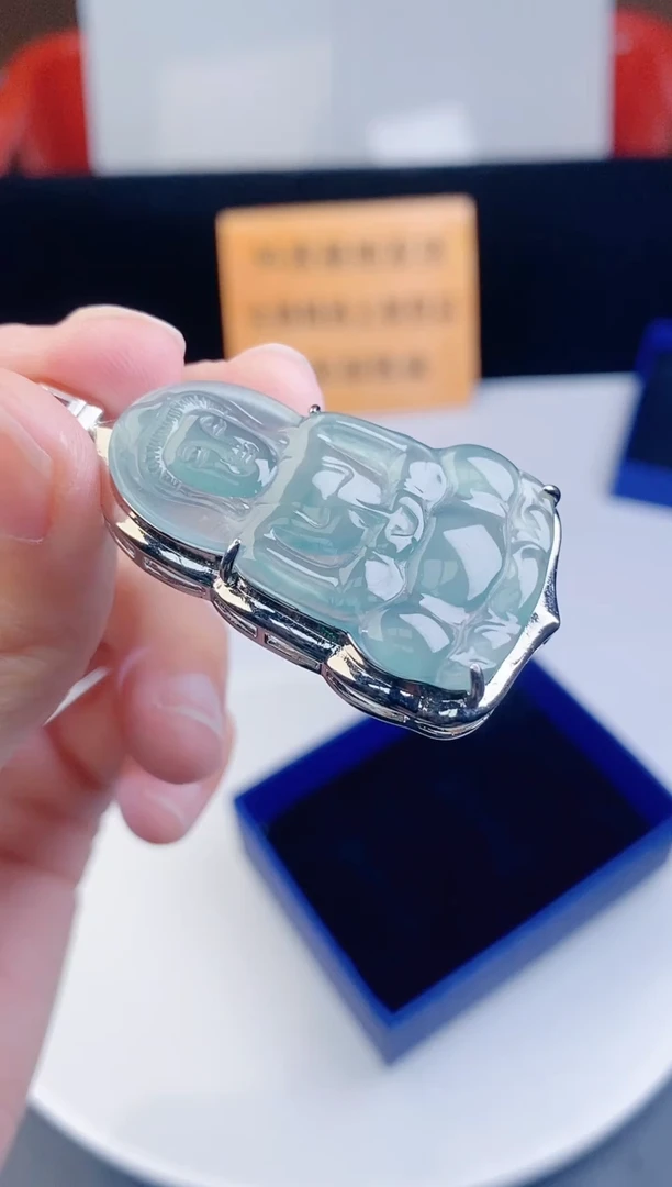 颈饰未镶嵌翡翠