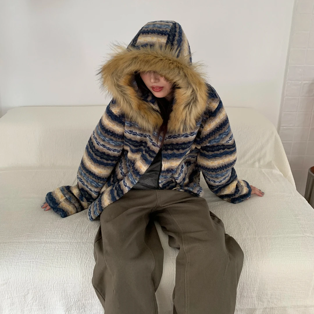 费尔岛复古撞色彩条提花可拆卸大毛领连帽休闲风外套