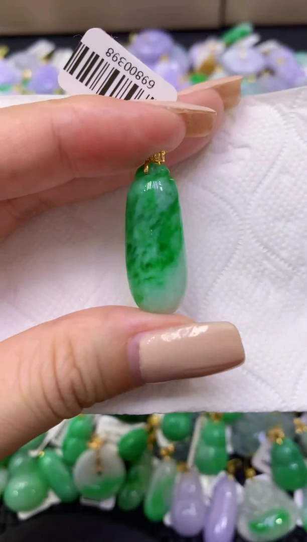 颈饰18K金镶嵌翡翠天然缅甸翡翠A货