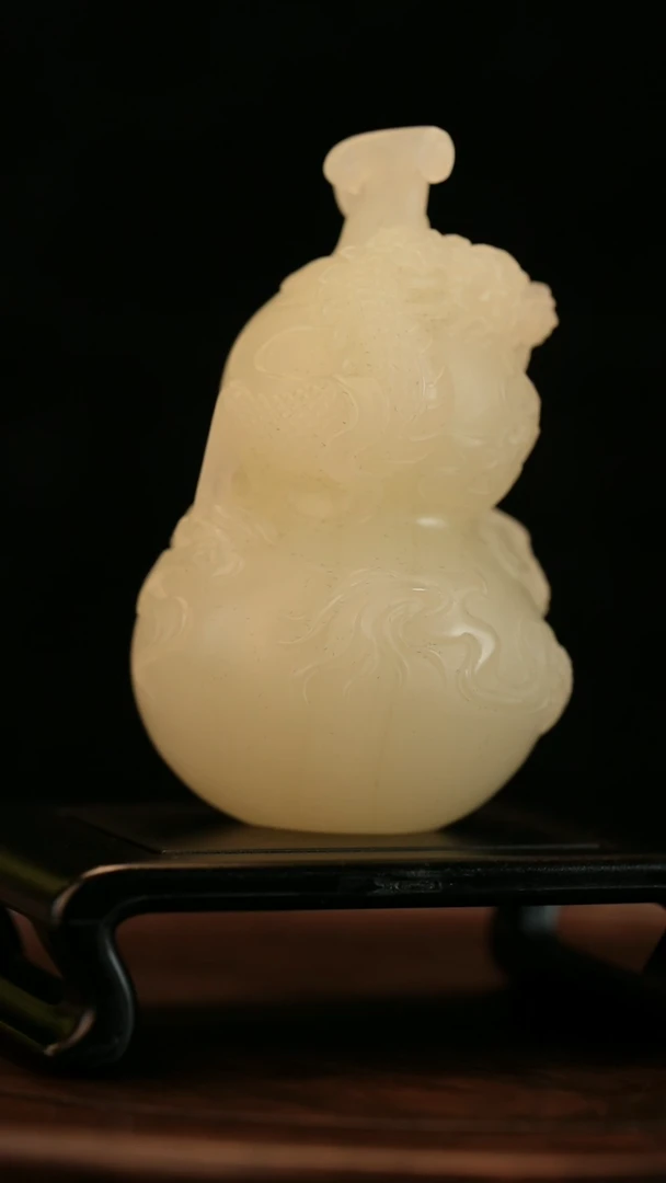 云南石竹叶青雕刻：龙缠福禄